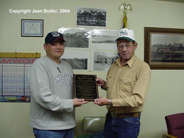 Mayor Myrrl W. Smith accepting a plaque and gavel from Mayor Pro Tem Cole Wakasugi